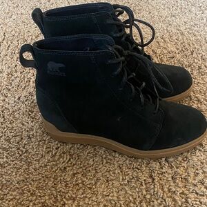 Sorel Women's Dark Lace-Up Boots